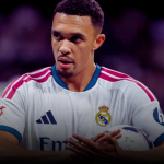 ترينت ألكسندر أرنولد أمام قرار صعب بين ريال مدريد وتشيلسي