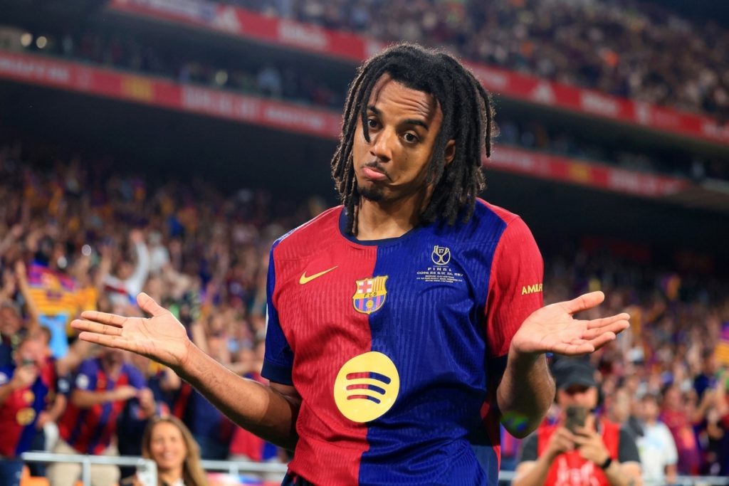غياب كوندي يفرض تغييرًا دفاعيًا على برشلونة أمام ريال مدريد