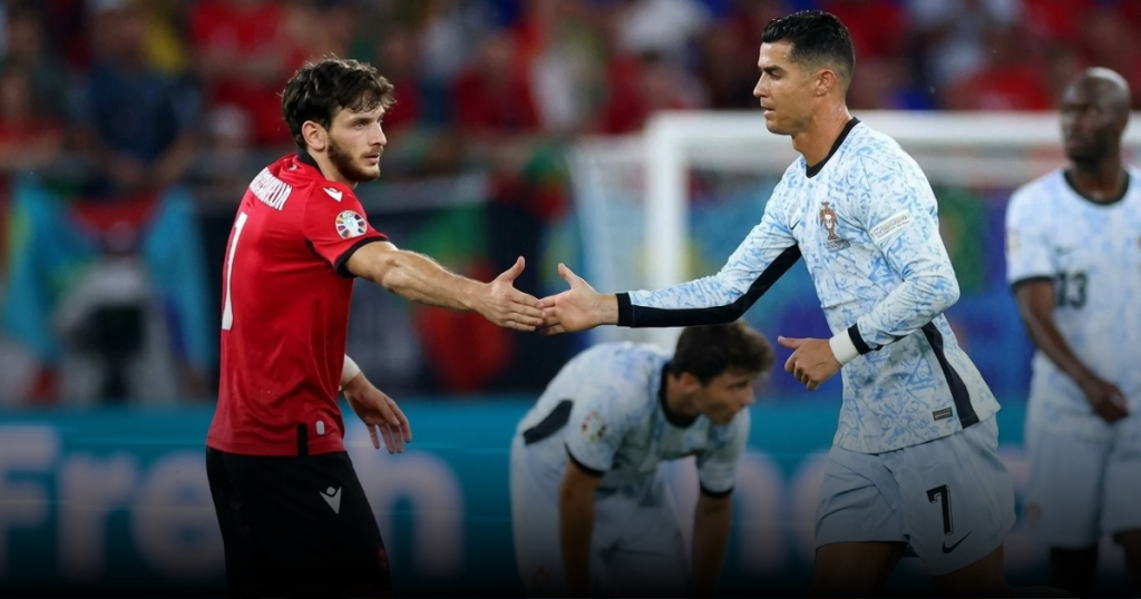 كريستيانو رونالدو يساند كفاراتسخيليا بعد إصابة الصليبي
