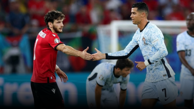 كريستيانو رونالدو يساند كفاراتسخيليا بعد إصابة الصليبي